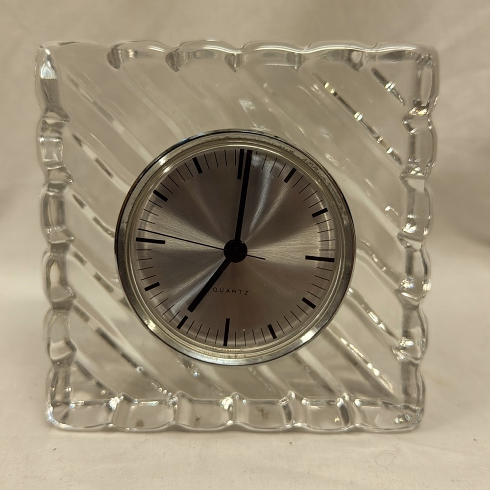 Chrystal clock